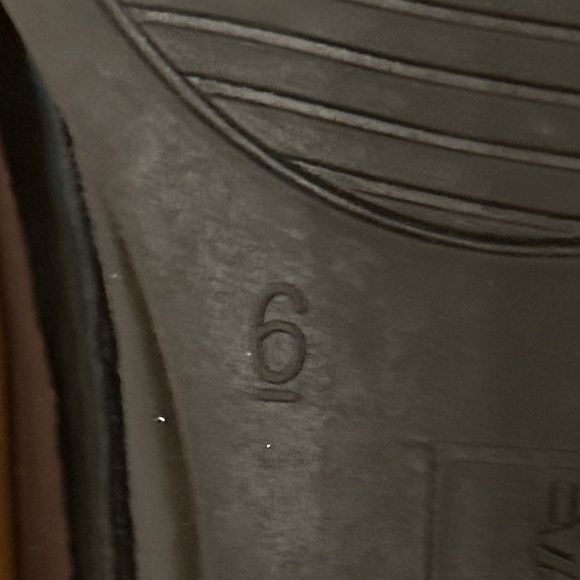 Black Patent Leather Mary Jane Shoes with double Velcro straps, size 6 - Picture 8 of 12